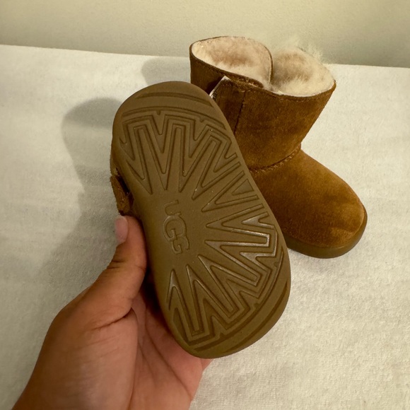 Baby uggs for winter. Perfect condition - Picture 4 of 5